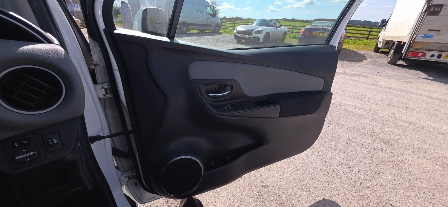 Used Toyota Yaris 2015 for sale - 78170553: Photo 13