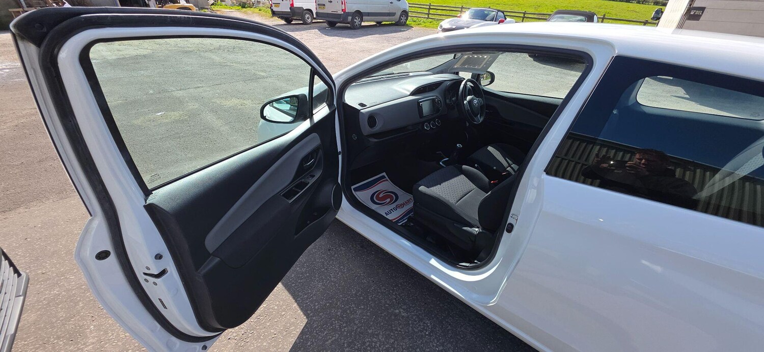 Used Toyota Yaris 2015 for sale - 78170553: Photo 15