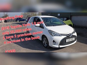 Used Toyota Yaris 2015 for sale - 77961889: Photo