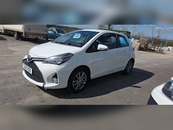 Used Toyota Yaris 2015 for sale - 77961889: Photo