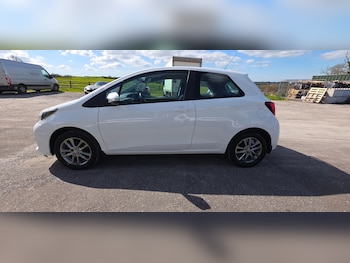 Used Toyota Yaris 2015 for sale - 77961889: Photo