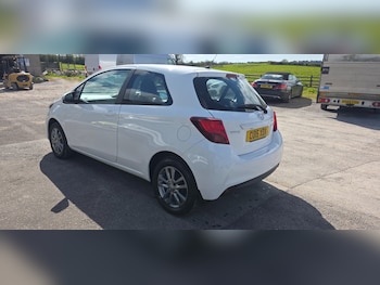 Used Toyota Yaris 2015 for sale - 77961889: Photo