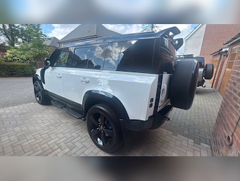 Used Land Rover Defender 2025 for sale - 79450720: Photo