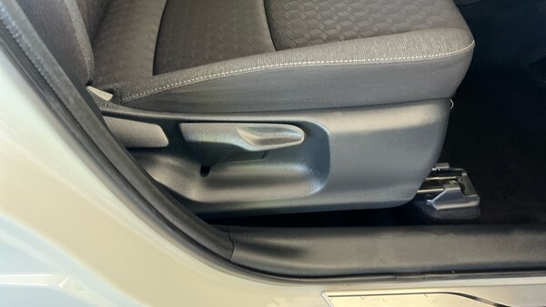 Used Toyota Yaris 2022 for sale - 75008682: Photo 32
