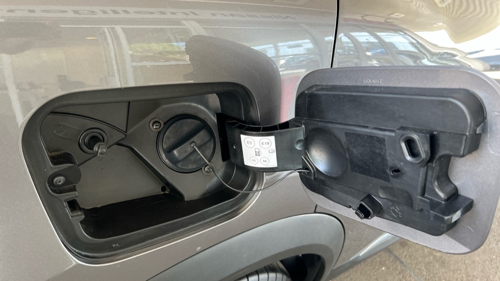 Used Renault Captur 2024 for sale - 76966793: Photo 23