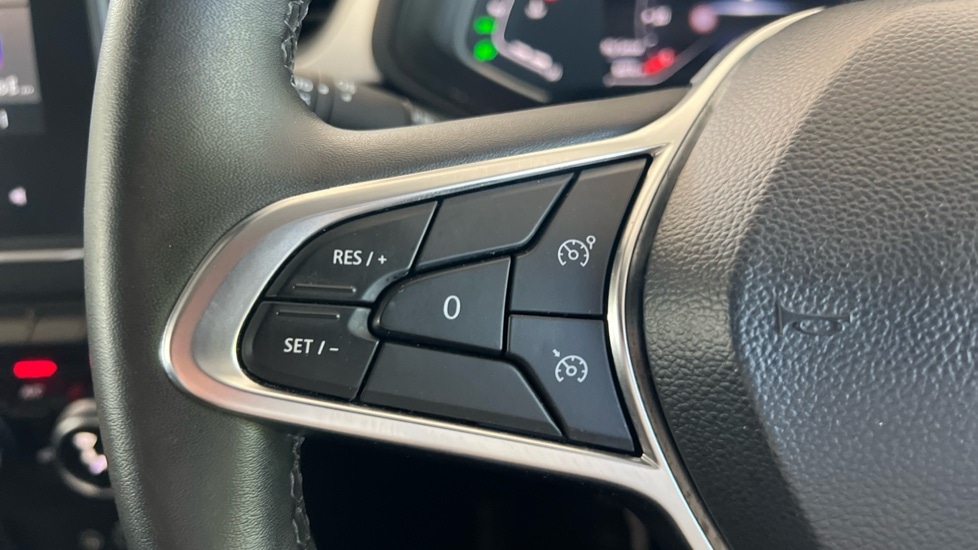 Used Renault Captur 2024 for sale - 76966793: Photo 25