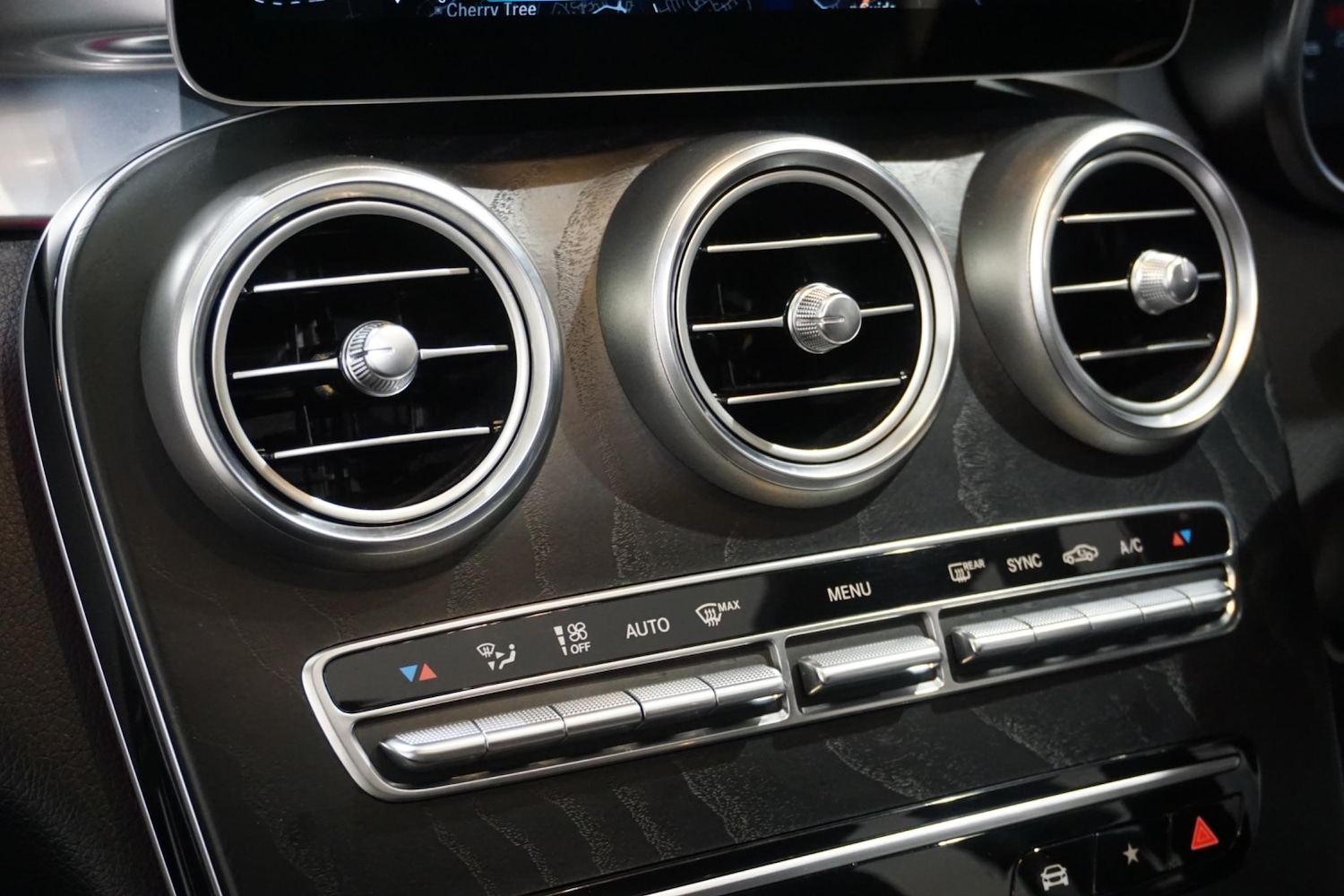 Used Mercedes-Benz GLC 2019 for sale - 76988448: Photo 65