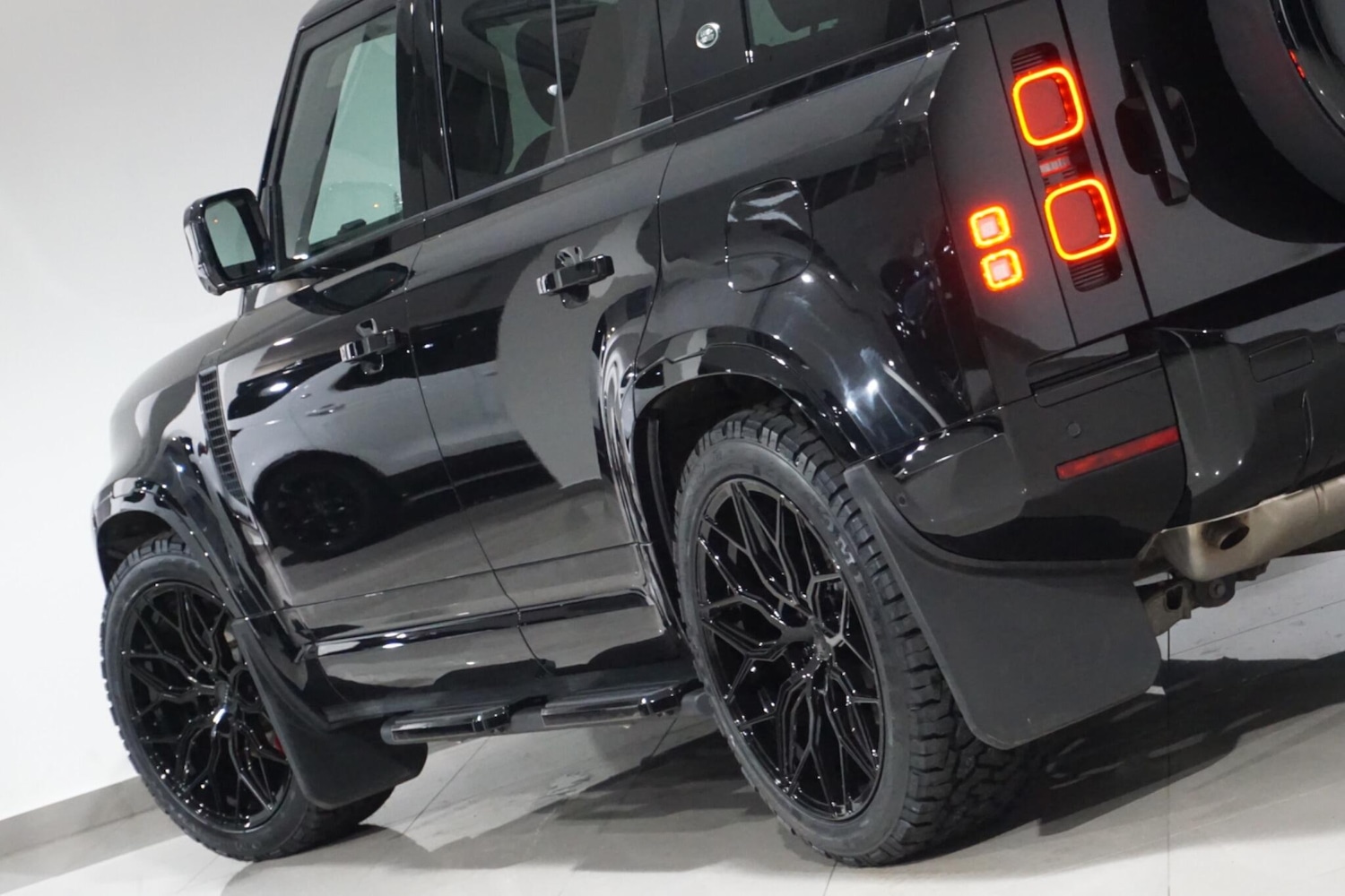 Used Land Rover Defender 2024 for sale - 77029074: Photo 46