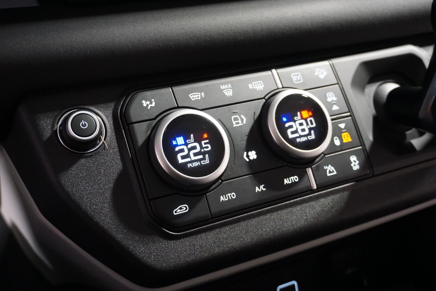 Used Land Rover Defender 2024 for sale - 77029074: Photo 66