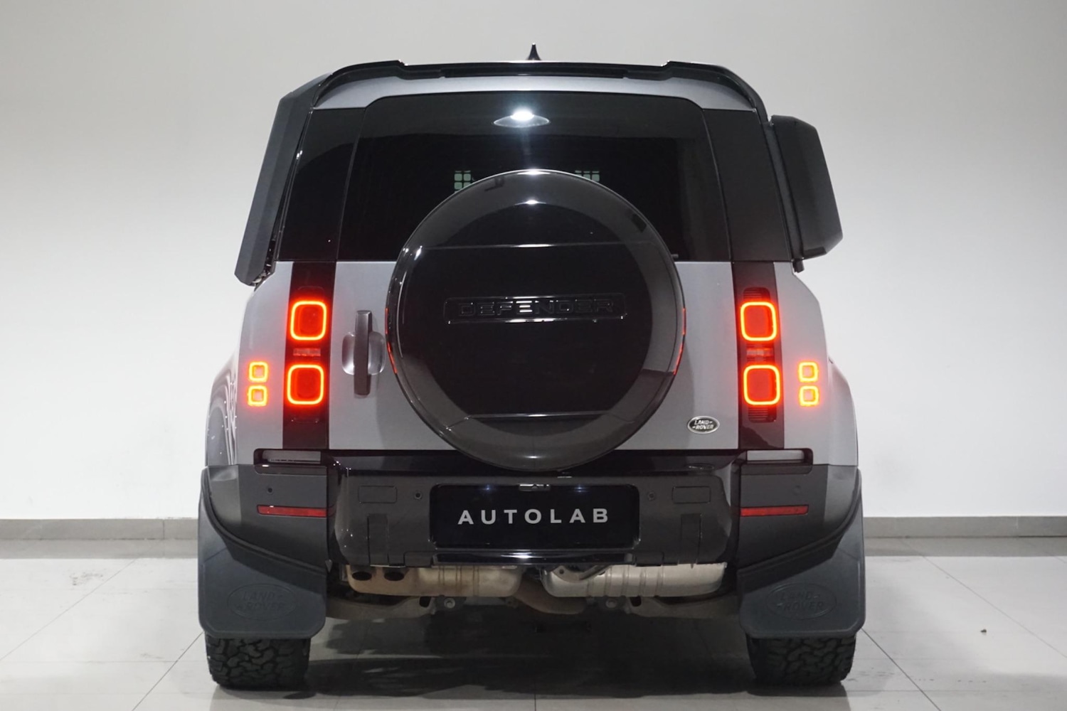 Used Land Rover Defender 110 for sale - 76476480: Photo 8