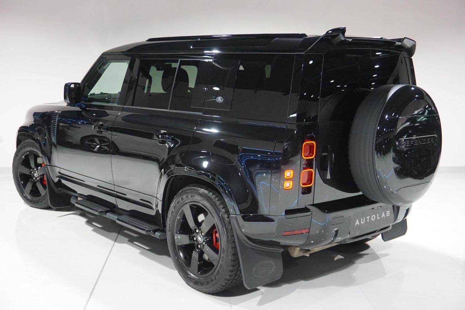Used Land Rover Defender 2021 for sale - 76935948: Photo 32