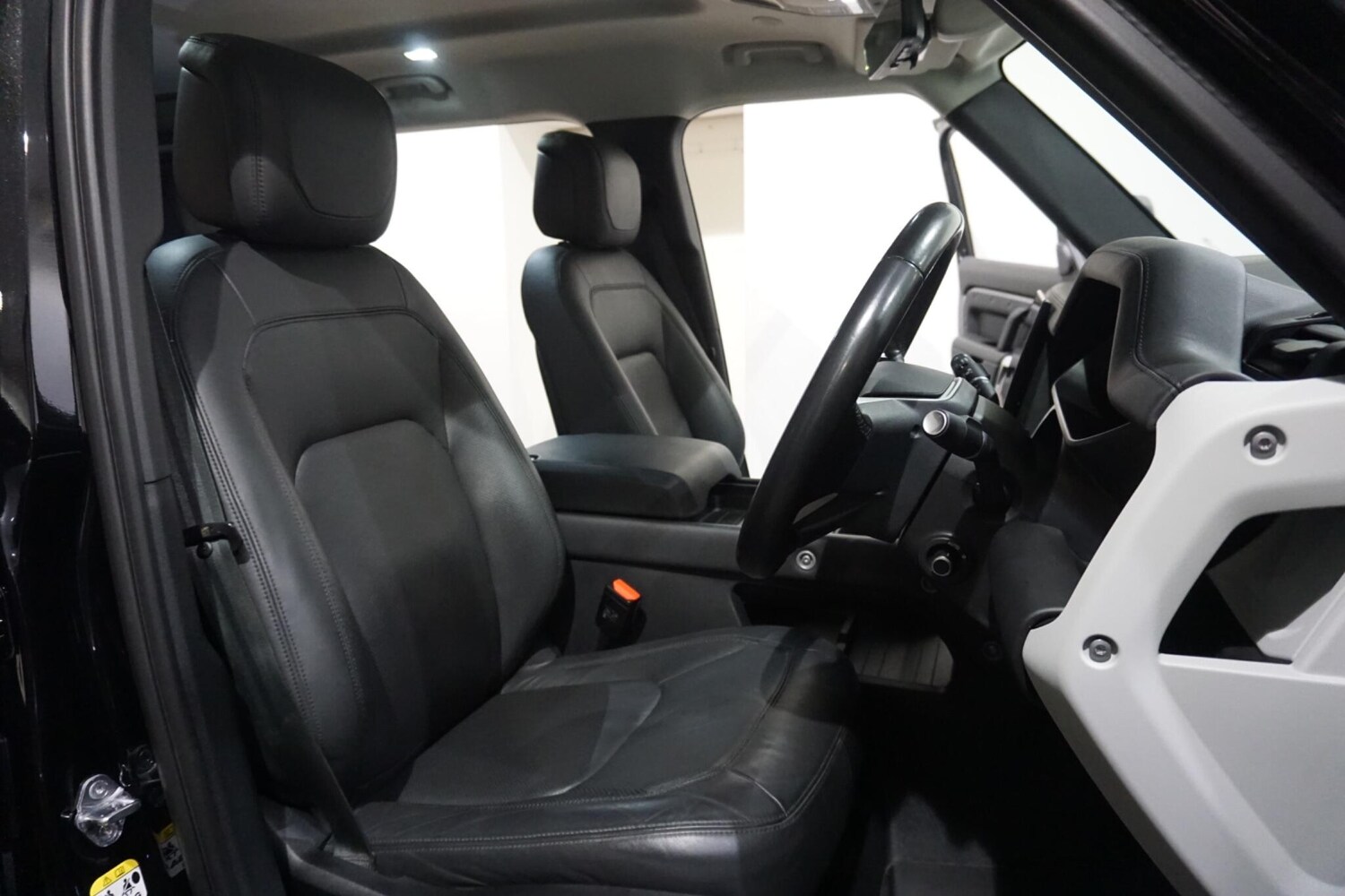 Used Land Rover Defender 2023 for sale - 76700836: Photo 11