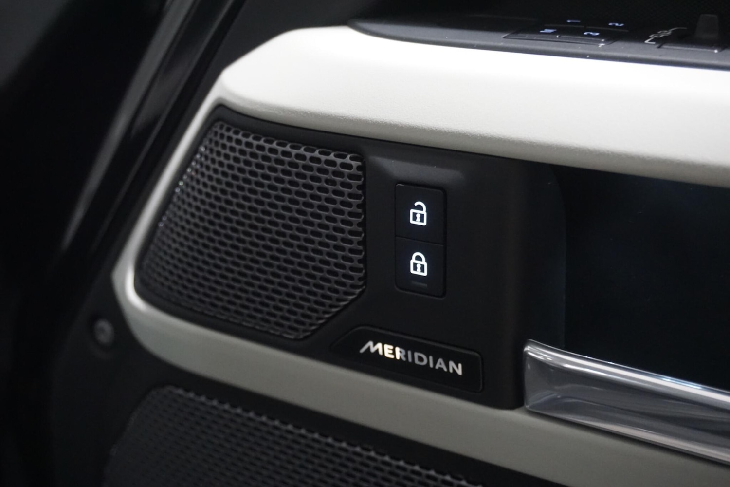 Used Land Rover Defender 2023 for sale - 76700836: Photo 18