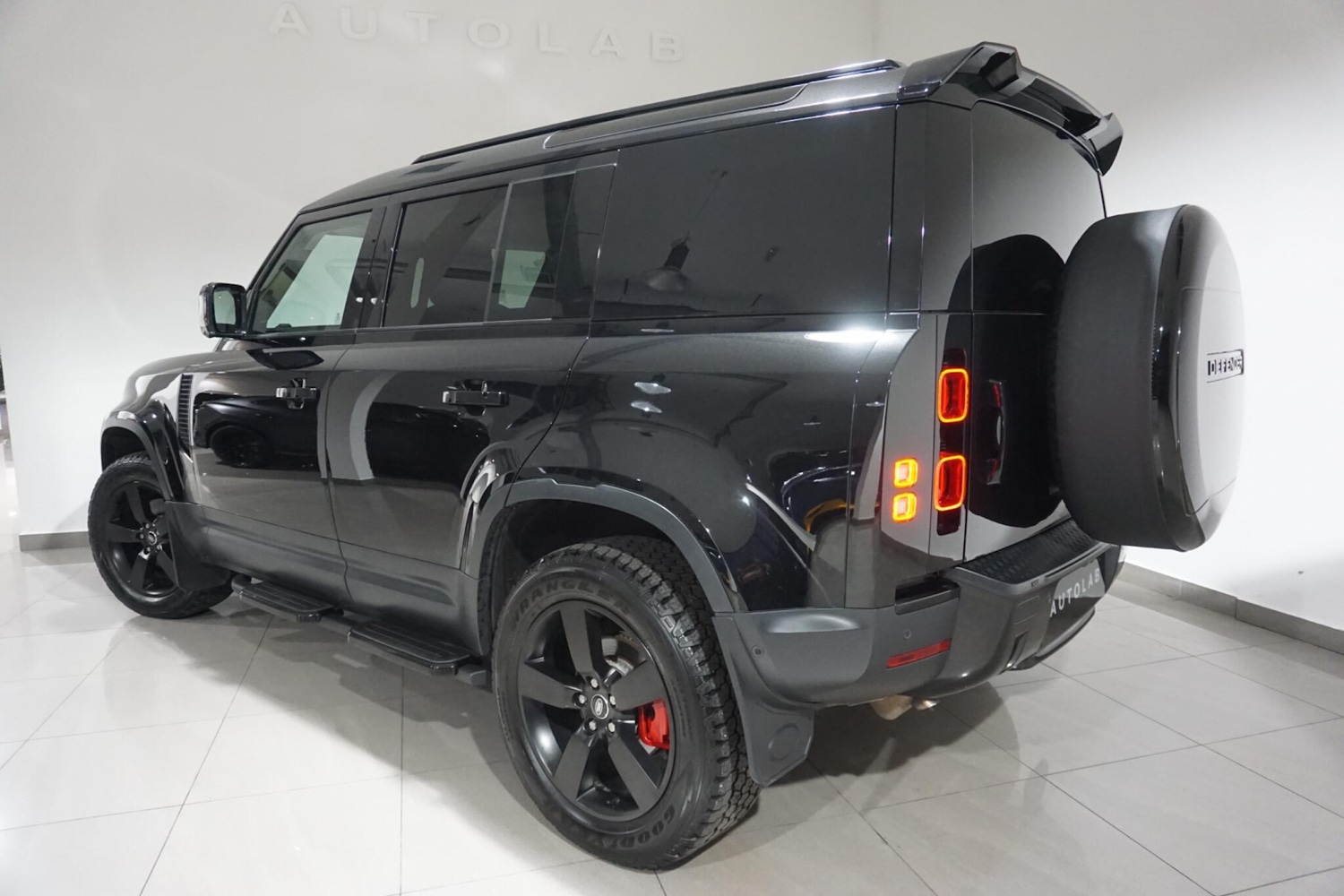 Used Land Rover Defender 2023 for sale - 76700836: Photo 24