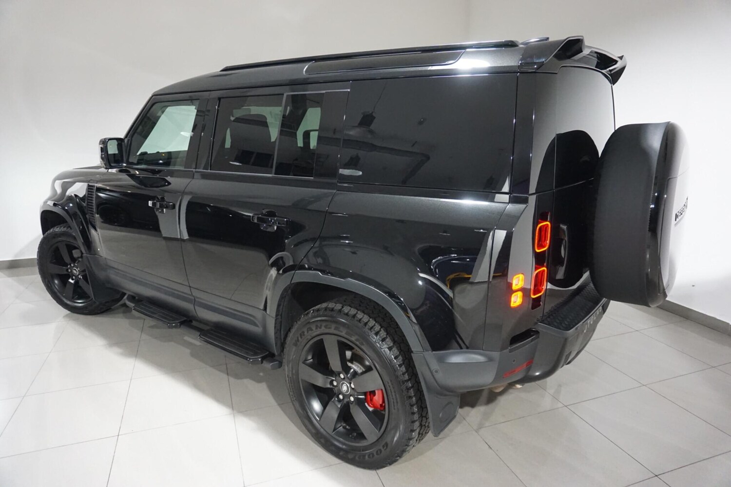 Used Land Rover Defender 2023 for sale - 76700836: Photo 35