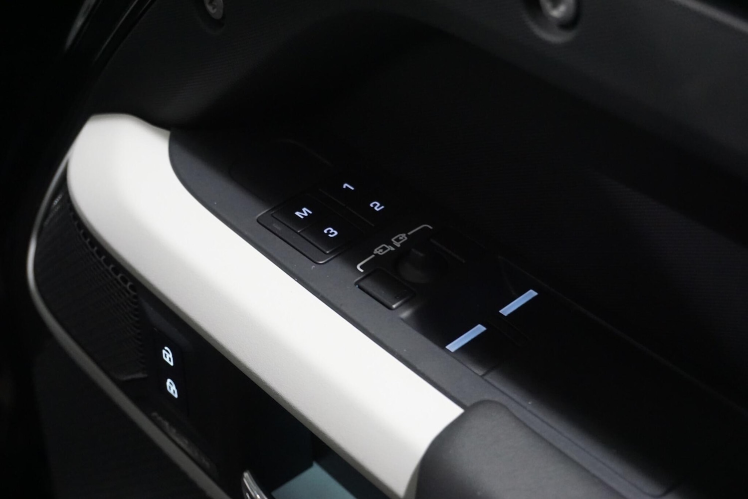 Used Land Rover Defender 2023 for sale - 76700836: Photo 61