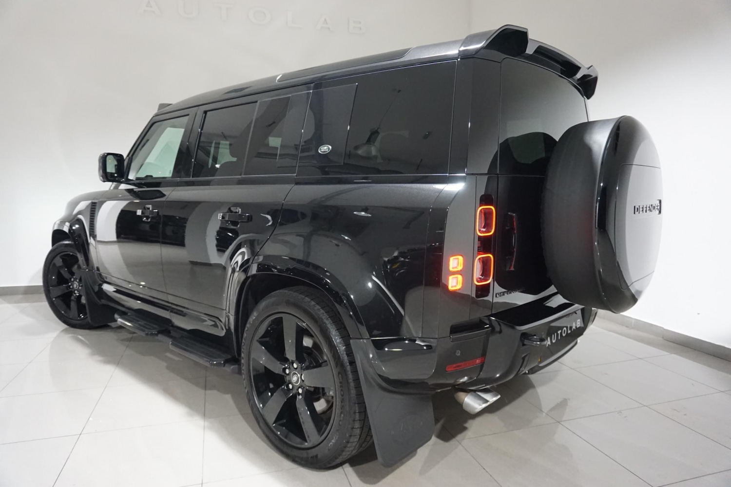 Used Land Rover Defender 110 for sale - 76476488: Photo 30