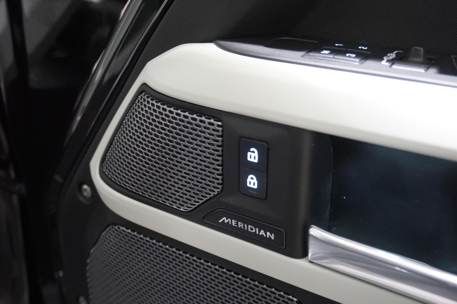 Used Land Rover Defender 110 for sale - 76989222: Photo 16