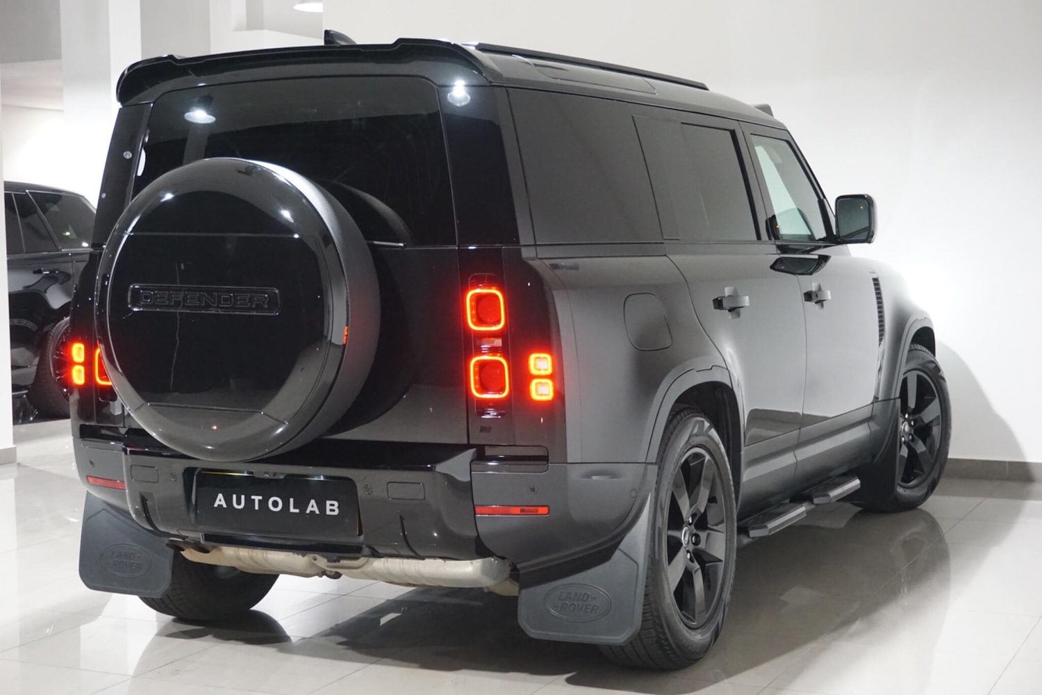 Used Land Rover Defender 110 for sale - 76989222: Photo 18