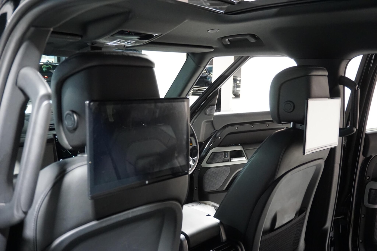 Used Land Rover Defender 110 for sale - 77015930: Photo 16