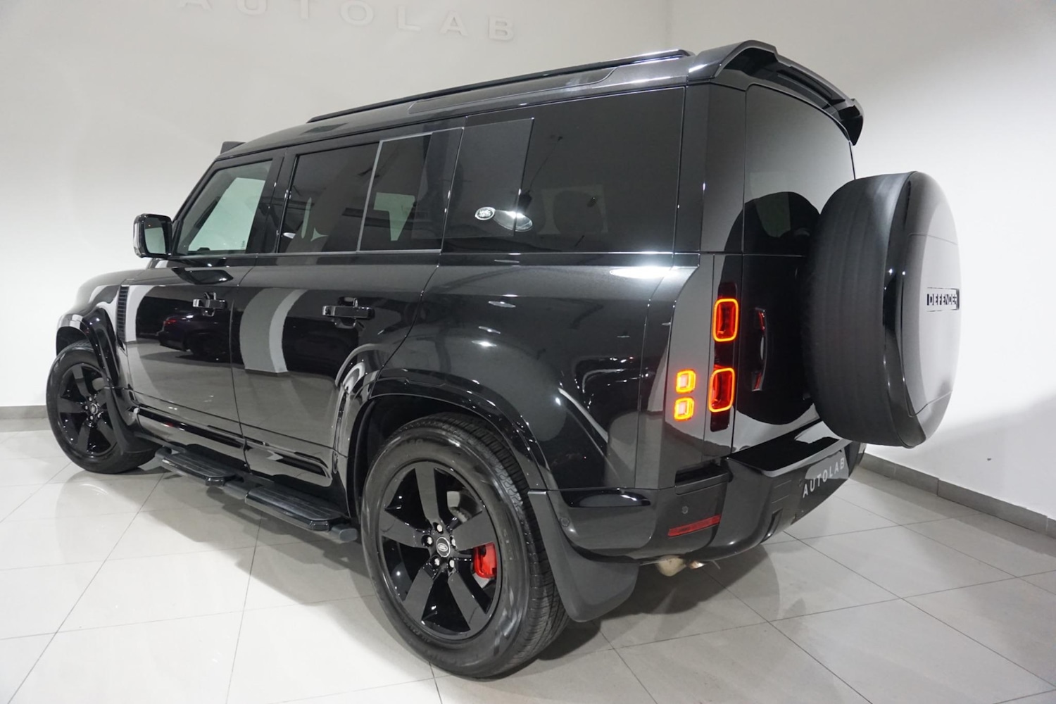 Used Land Rover Defender 110 for sale - 77015930: Photo 25