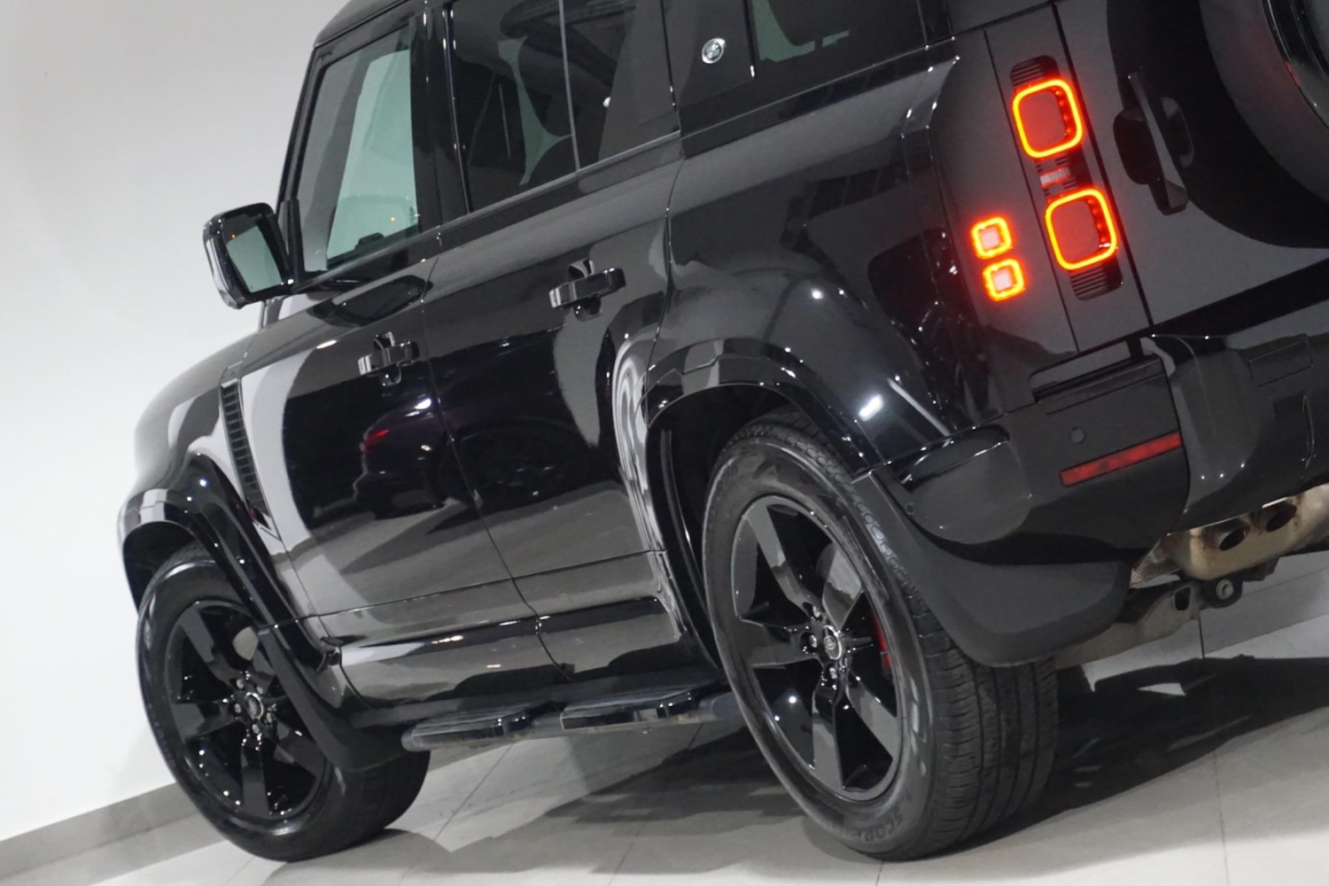 Used Land Rover Defender 110 for sale - 77015930: Photo 42