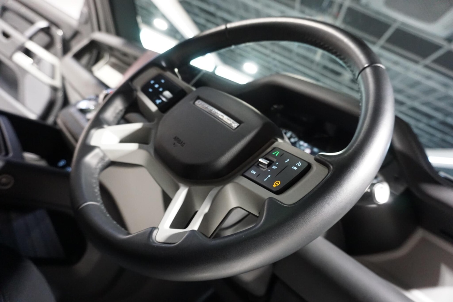 Used Land Rover Defender 110 for sale - 77015930: Photo 56