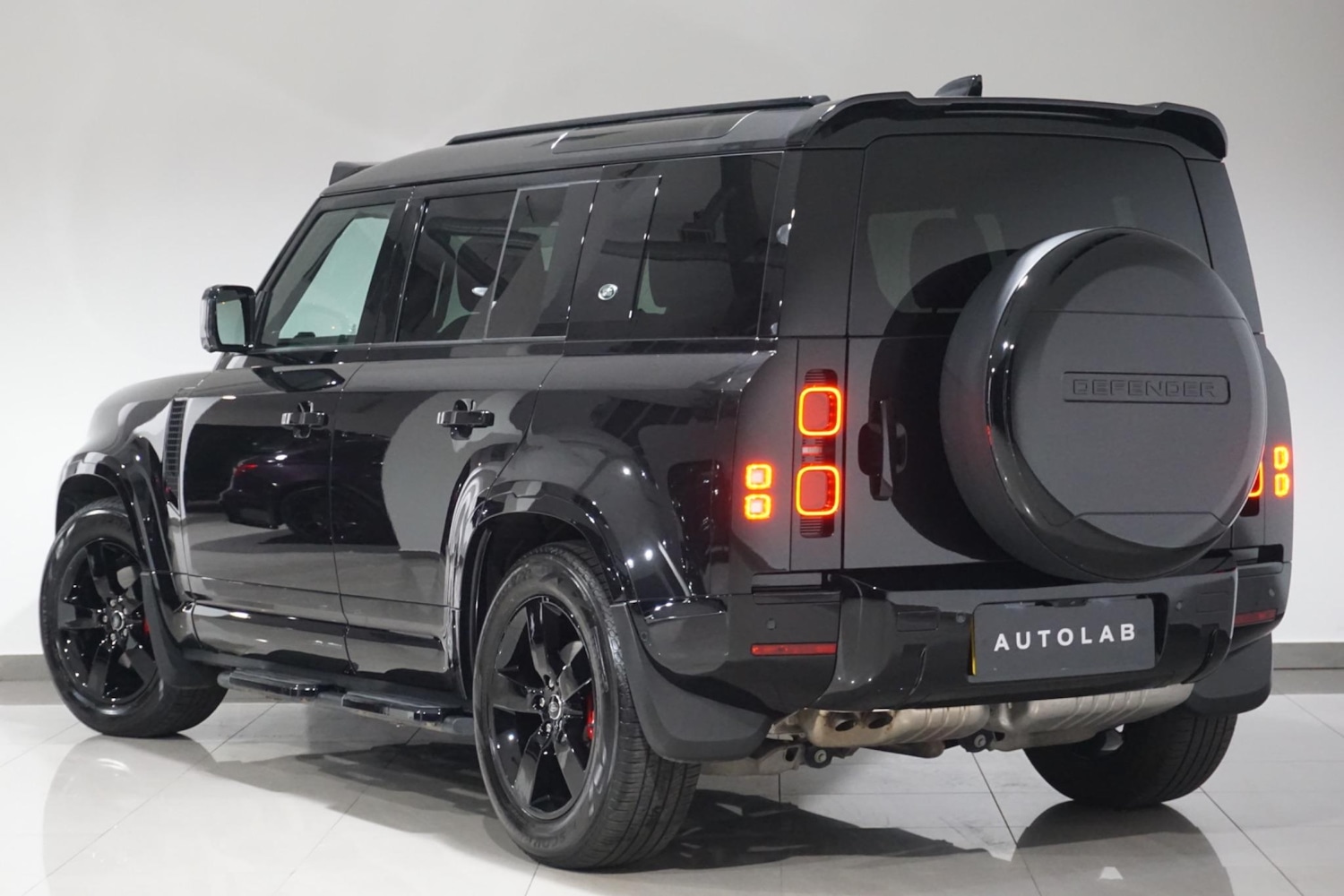 Used Land Rover Defender 110 for sale - 77015930: Photo 6