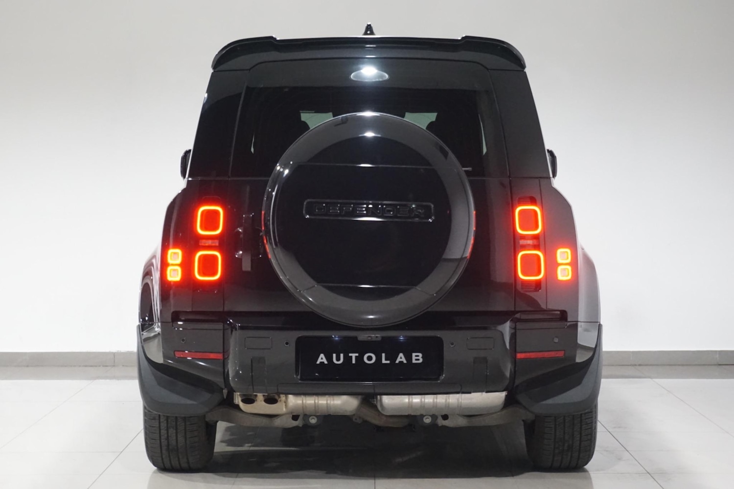 Used Land Rover Defender 110 for sale - 77015930: Photo 8