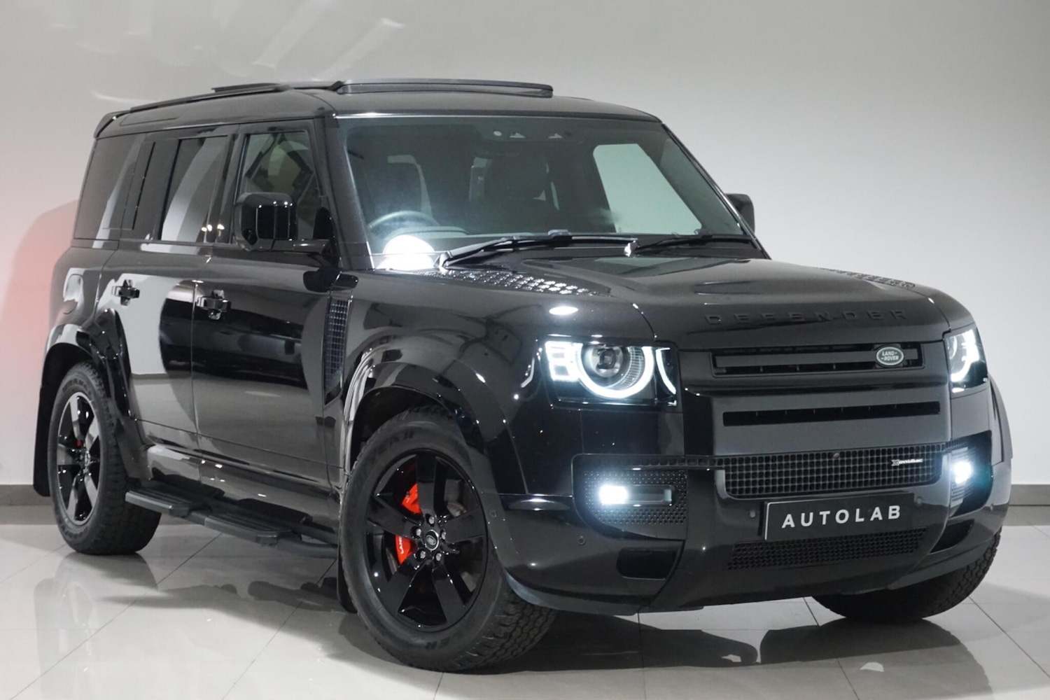 Used Land Rover Defender 2024 for sale - 76473599: Photo 1