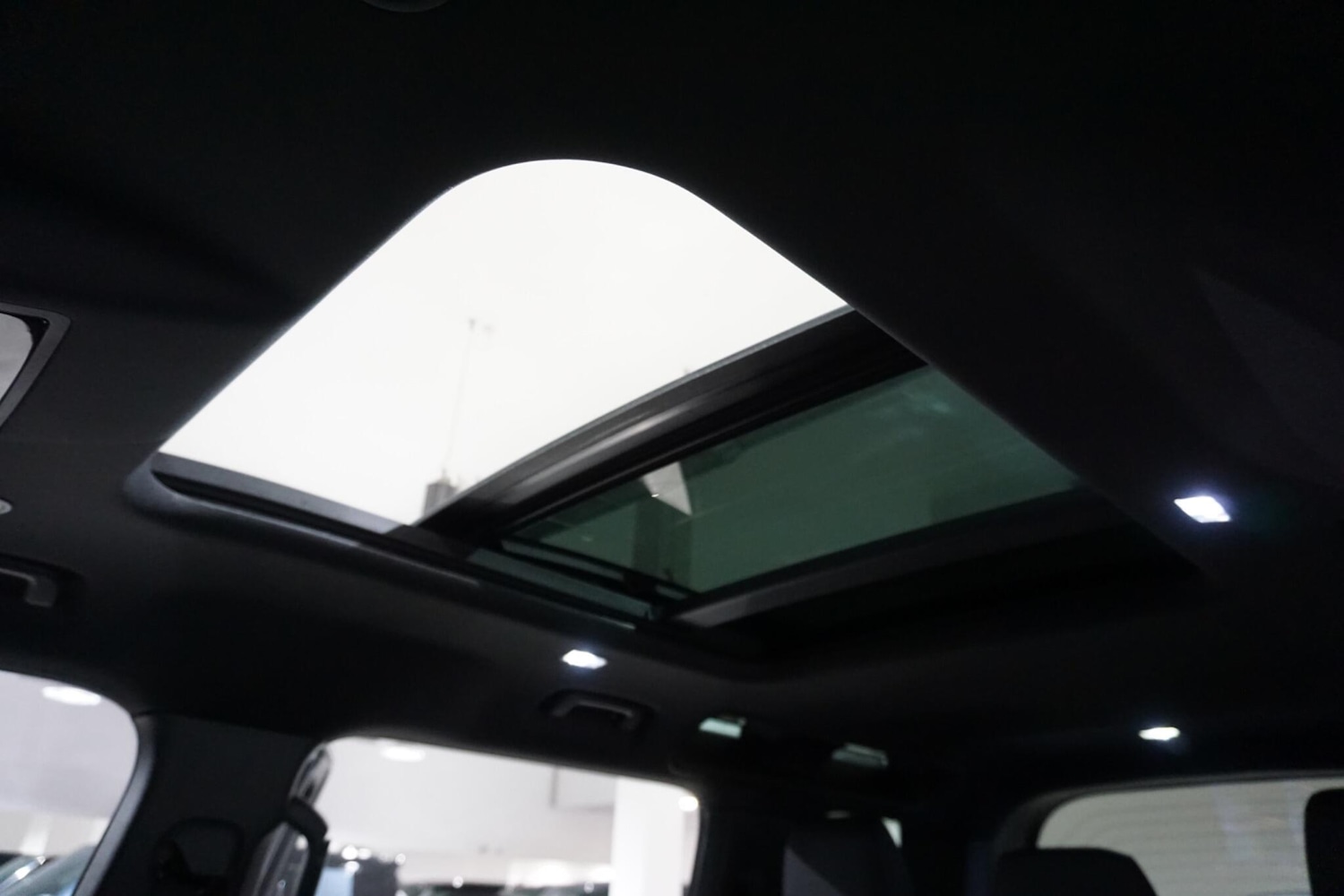 Used Land Rover Defender 2024 for sale - 76473599: Photo 12