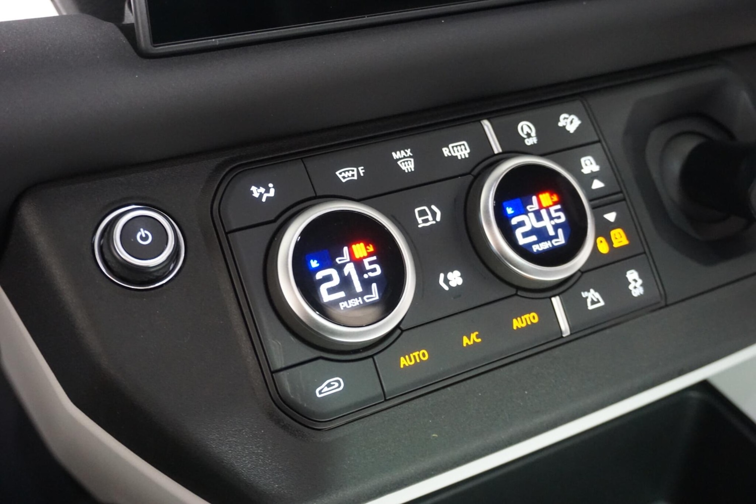 Used Land Rover Defender 2024 for sale - 76473599: Photo 66