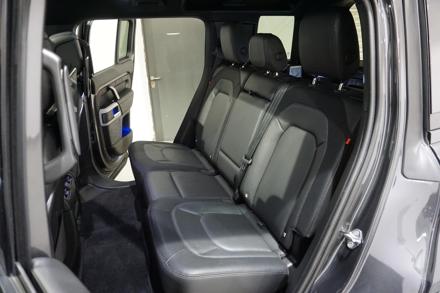 Used Land Rover Defender 110 2023 for sale - 76012444: Photo 12