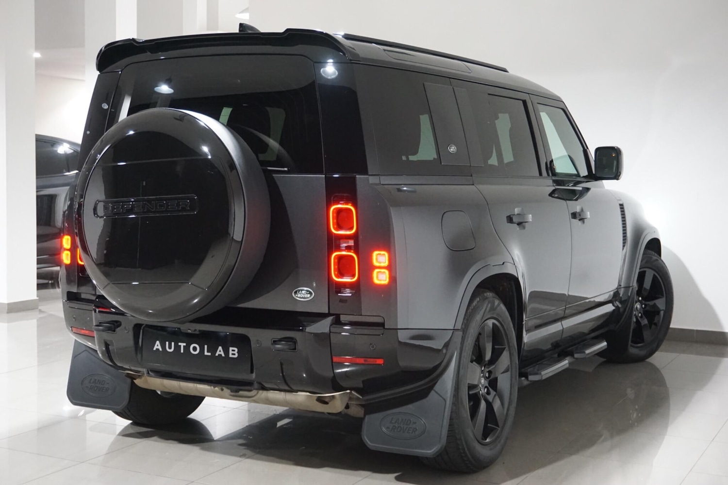 Used Land Rover Defender 110 2023 for sale - 76012444: Photo 21
