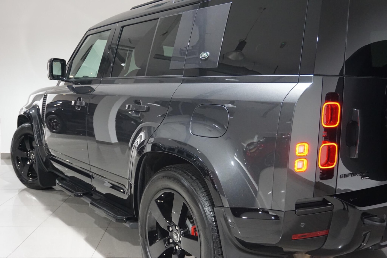 Used Land Rover Defender 110 2023 for sale - 76012444: Photo 50