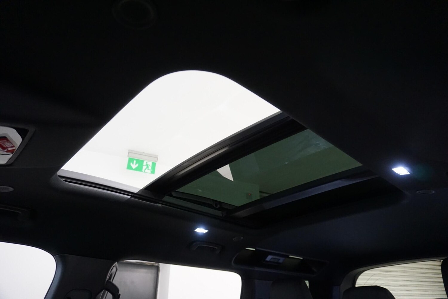 Used Land Rover Defender 110 2023 for sale - 76012444: Photo 9