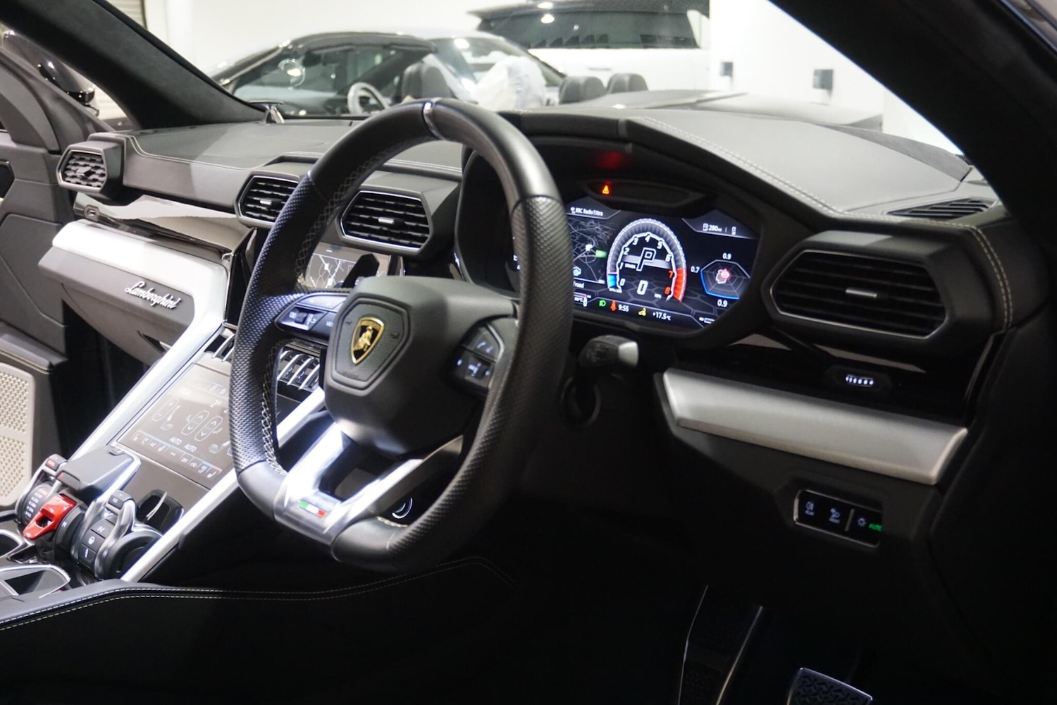 Used Lamborghini Urus 2020 for sale - 76227290: Photo 11