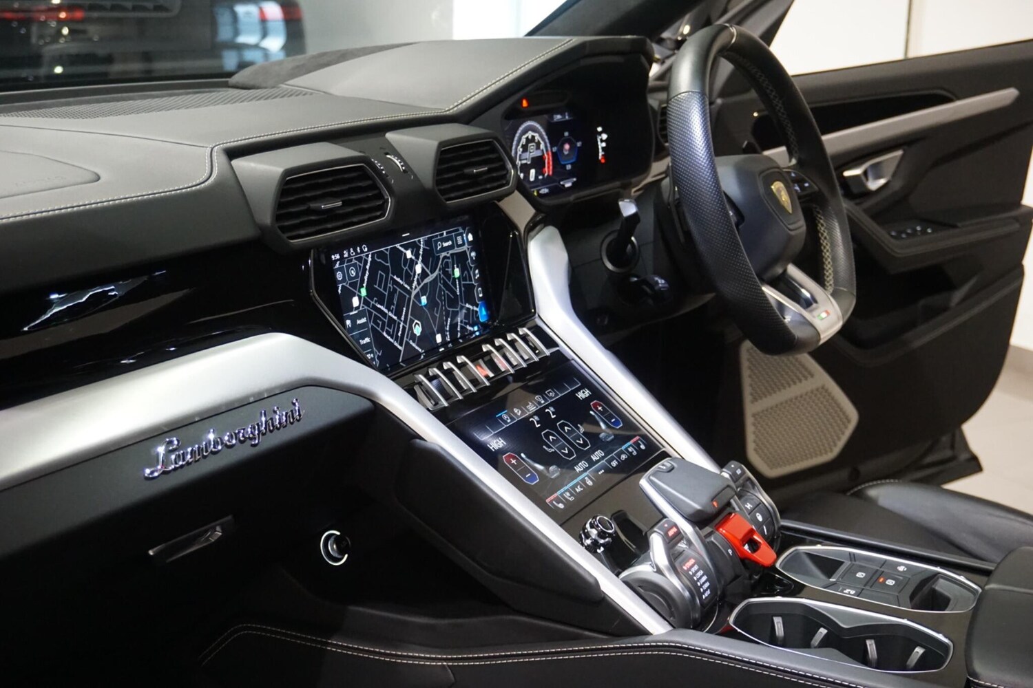 Used Lamborghini Urus 2020 for sale - 76227290: Photo 51