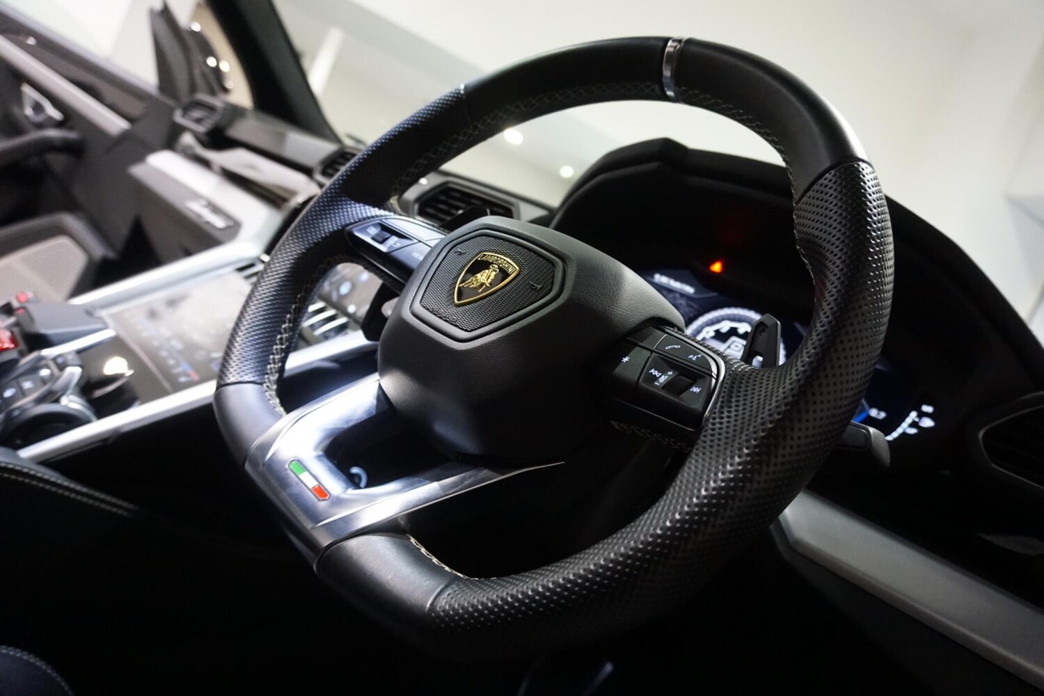 Used Lamborghini Urus 2020 for sale - 76227290: Photo 52