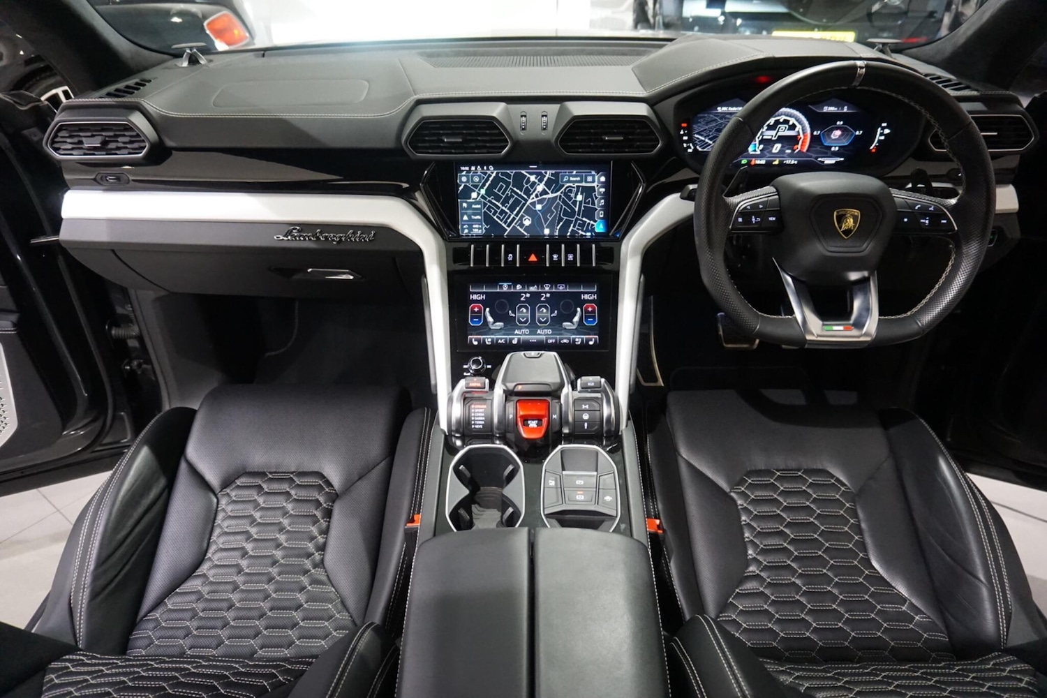 Used Lamborghini Urus 2020 for sale - 76227290: Photo 7