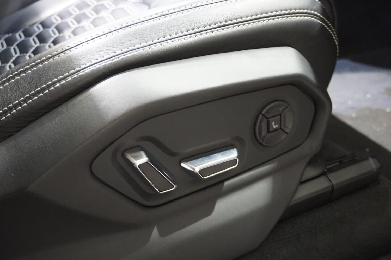 Used Lamborghini Urus 2020 for sale - 76227290: Photo 70