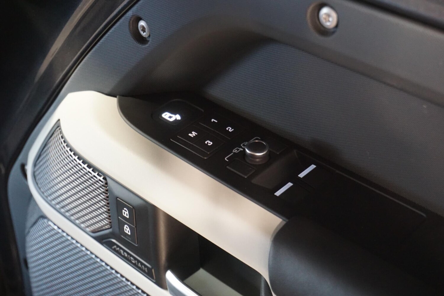 Used Land Rover Defender 110 for sale - 77738344: Photo 62