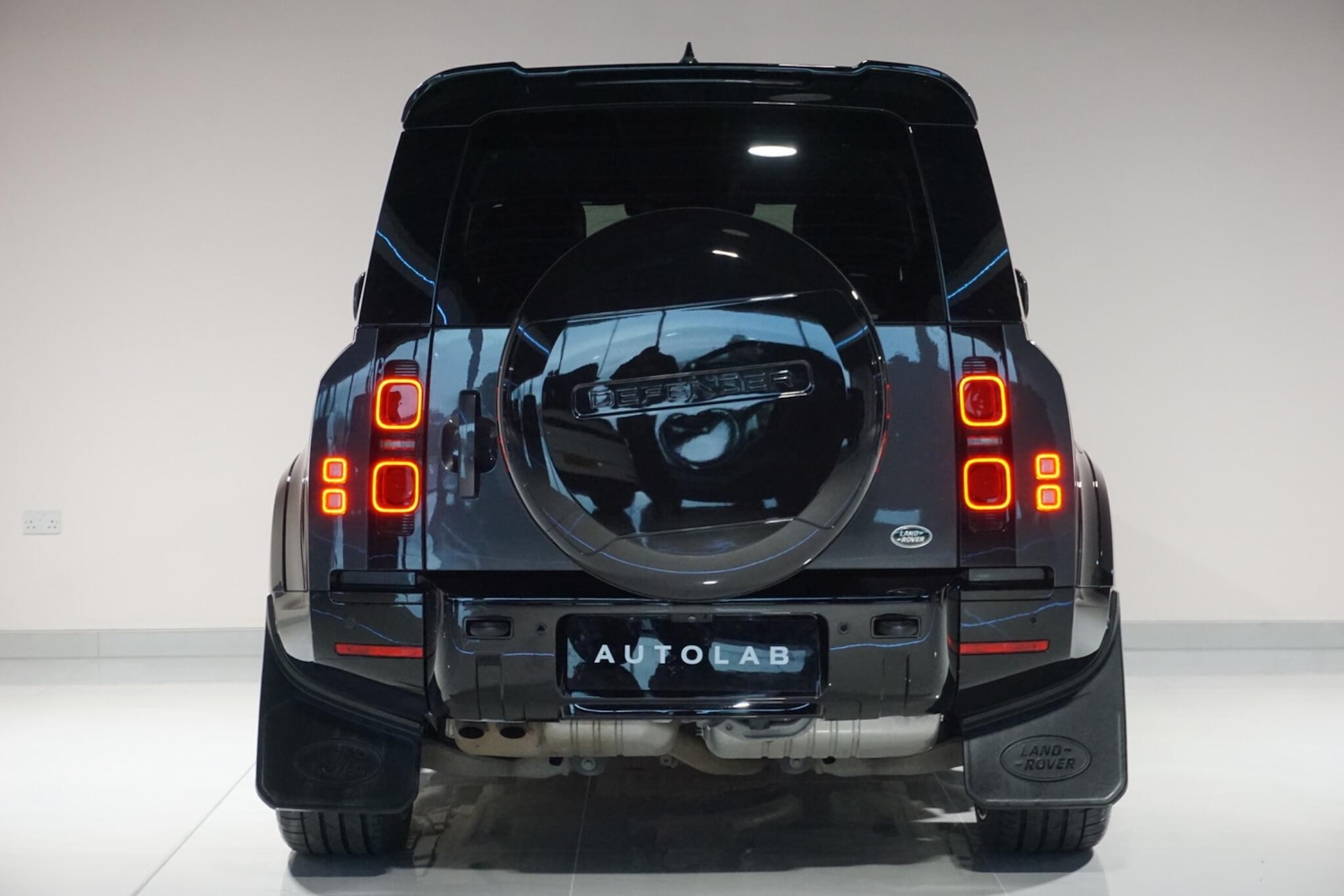 Used Land Rover Defender 110 2022 for sale - 76965485: Photo 8