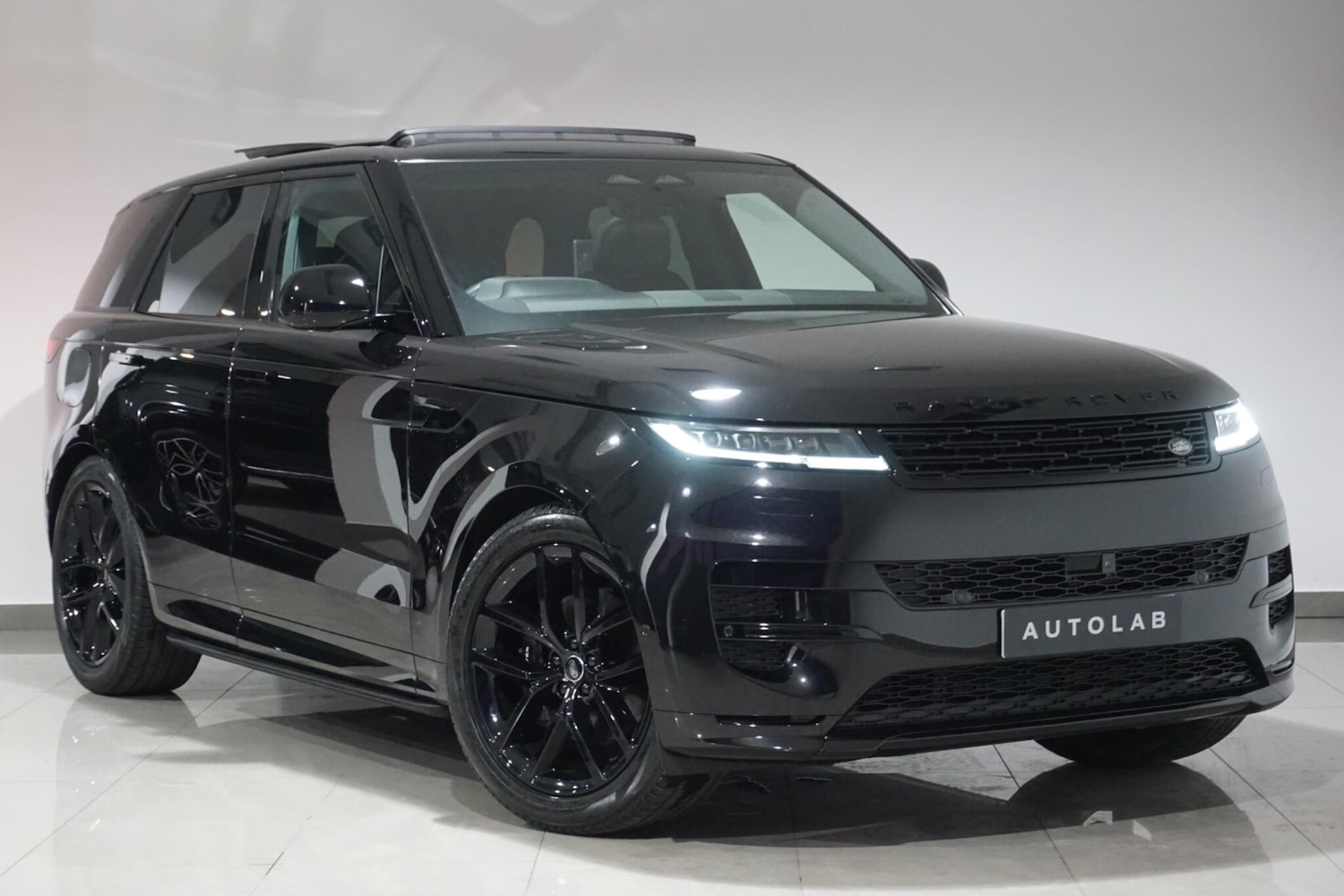 Used Land Rover Range Rover Sport 2024 for sale - 76152443: Photo 1