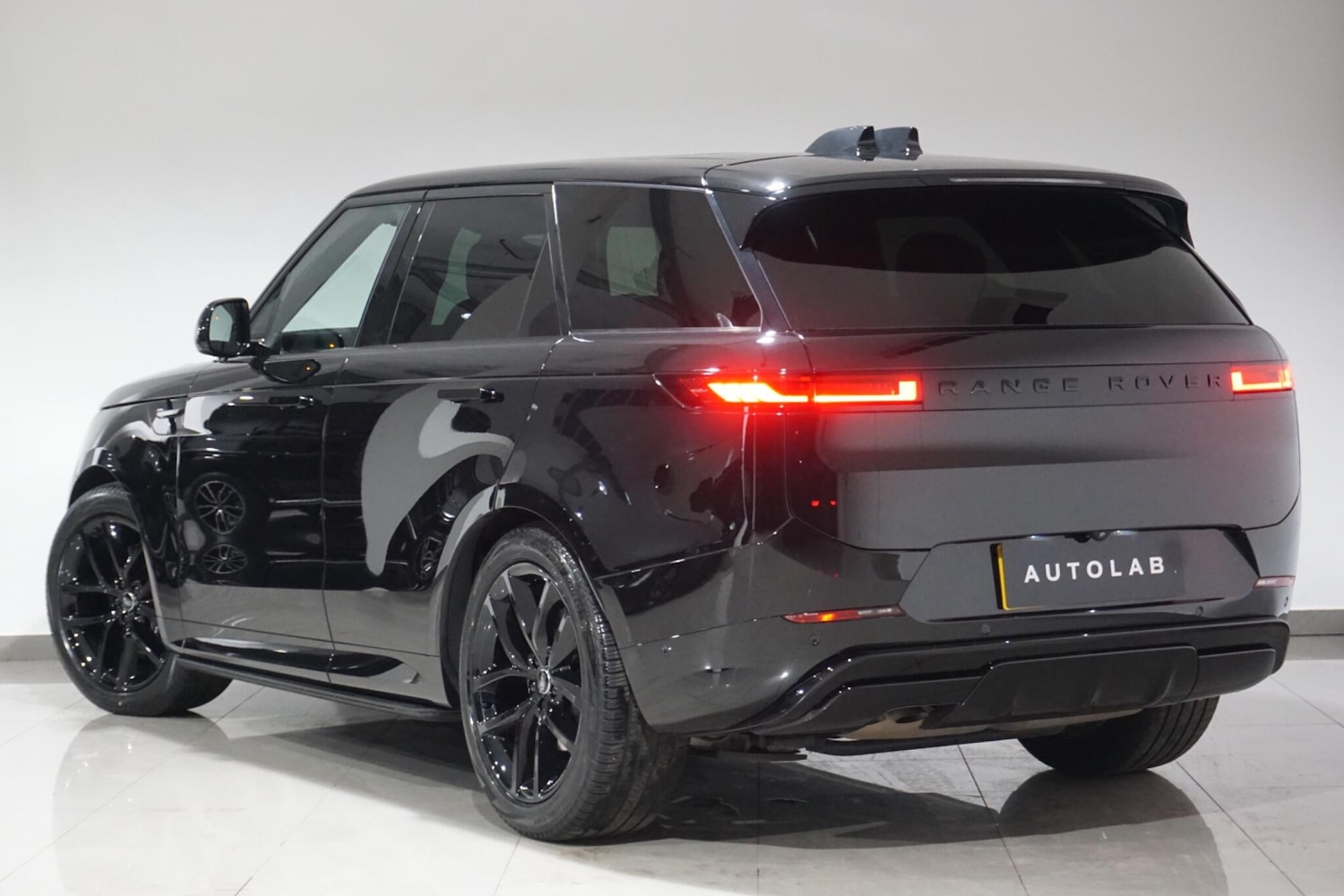 Used Land Rover Range Rover Sport 2024 for sale - 76152443: Photo 3