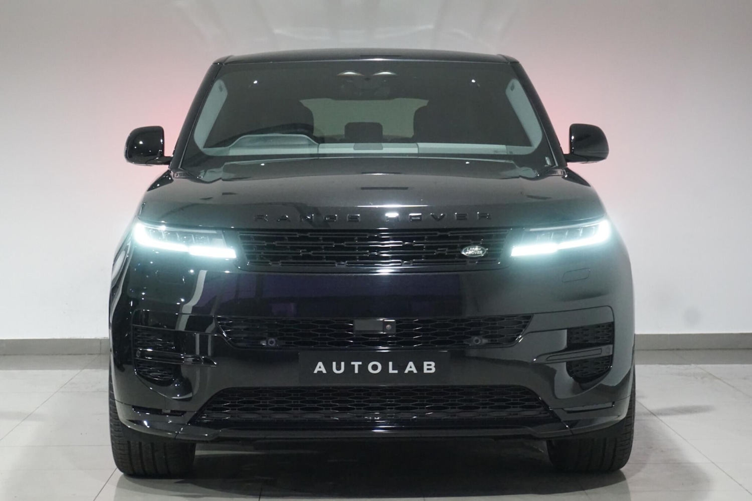 Used Land Rover Range Rover Sport 2024 for sale - 76152443: Photo 4