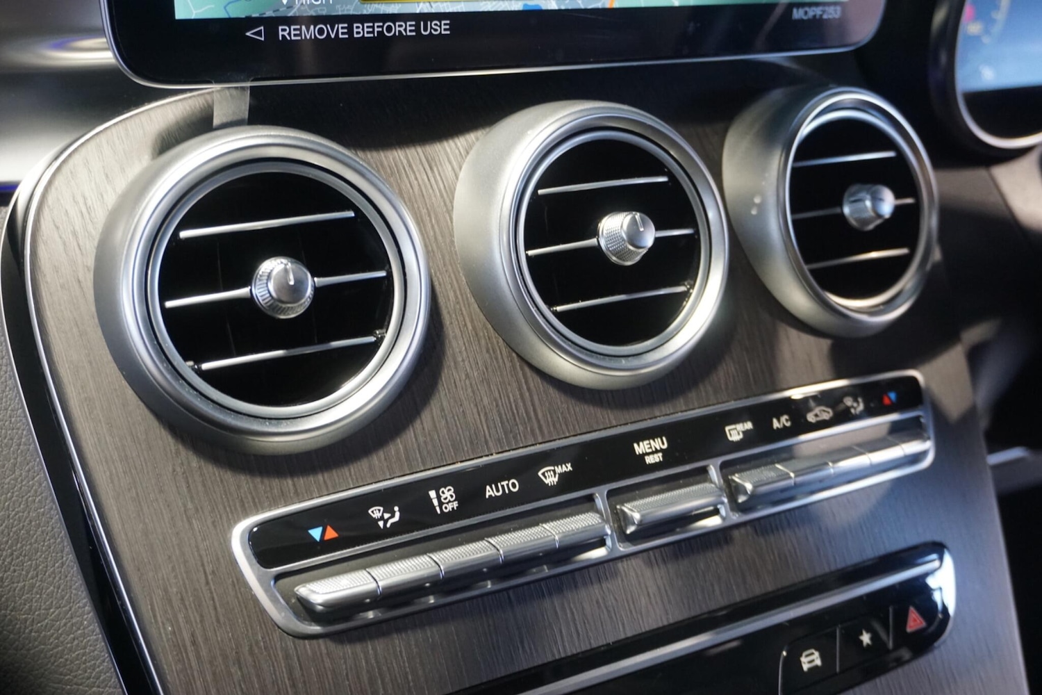 Used Mercedes-Benz GLC 2023 for sale - 77940402: Photo 65