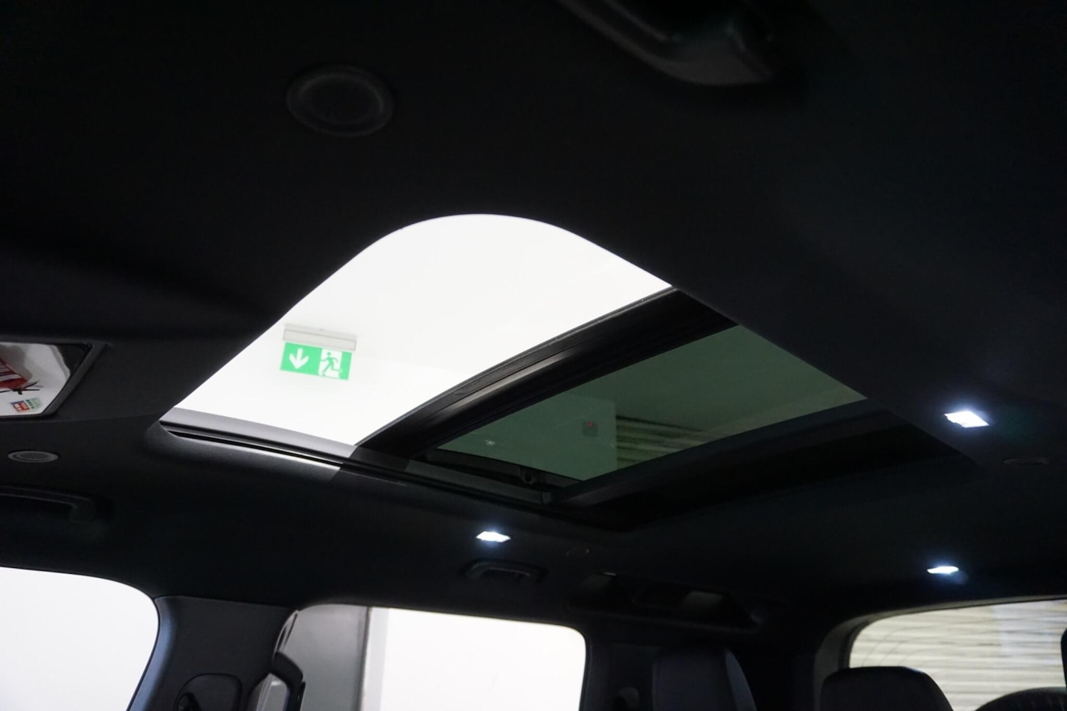 Used Land Rover Defender 2024 for sale - 76989411: Photo 12