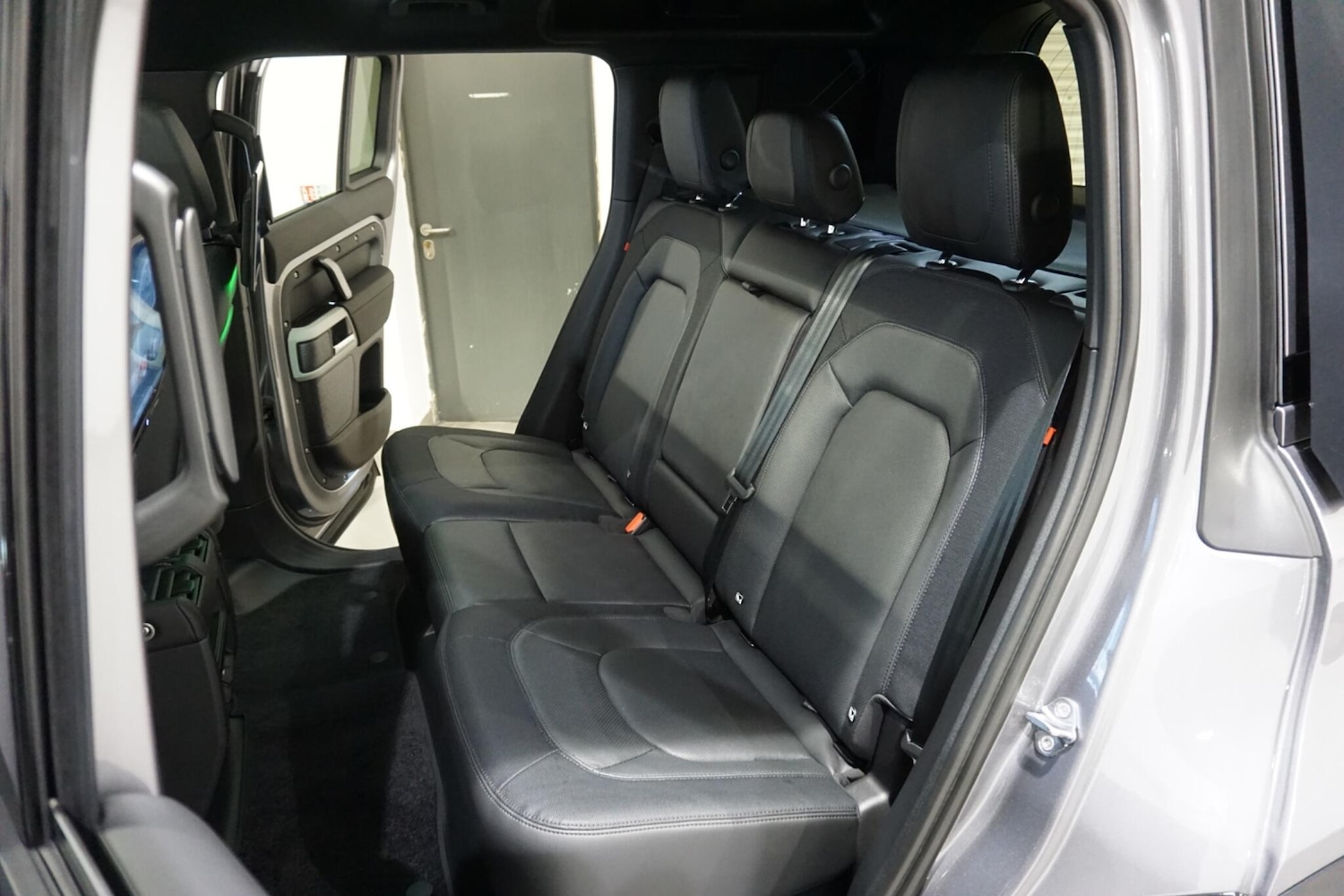 Used Land Rover Defender 2024 for sale - 76989411: Photo 15