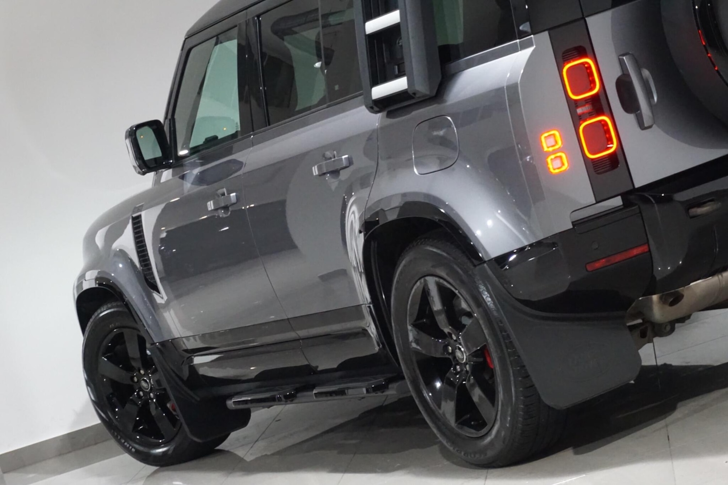 Used Land Rover Defender 2024 for sale - 76989411: Photo 44